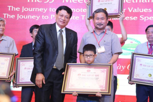 Thiên tài nhí ẩn bóng sau hình hài trẻ tự kỷ