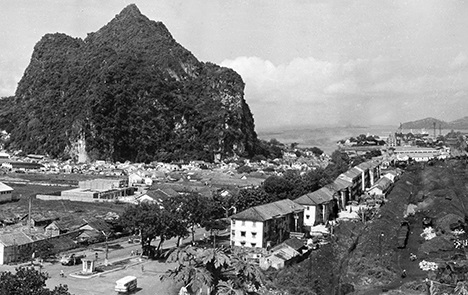 Con tàu than đi trong ký ức